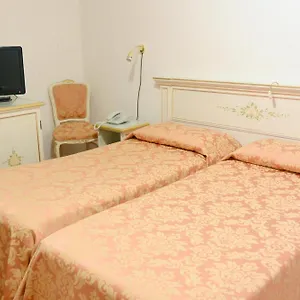 *** Otel Ambassador Tre Rose İtalya